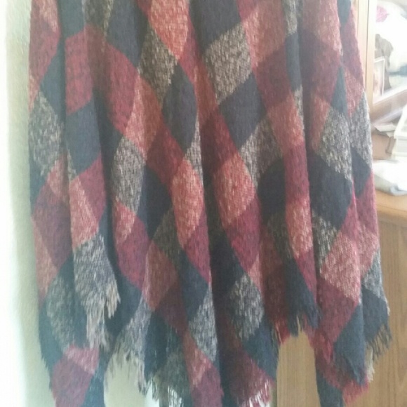 Beatiful poncho - Picture 2 of 3