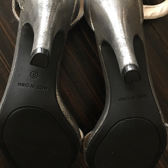 NIB. Silver distressed sandals - Picture 4 of 5