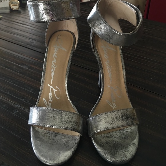 NIB. Silver distressed sandals - Picture 5 of 5