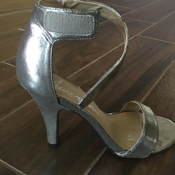 NIB. Silver distressed sandals - Picture 2 of 5