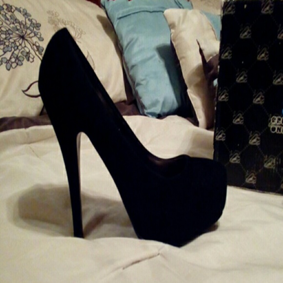 Heels - Picture 2 of 3