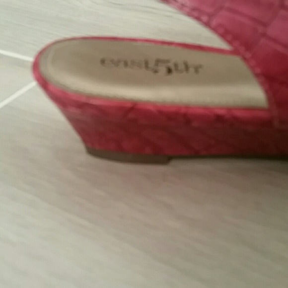 ❗❗Dark Pink Wedges Final Sale❗❗ - Picture 2 of 2