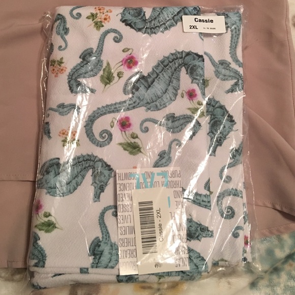 Lularoe Seahorses!! 2X Cassie.  🎁Free earrings 🎉