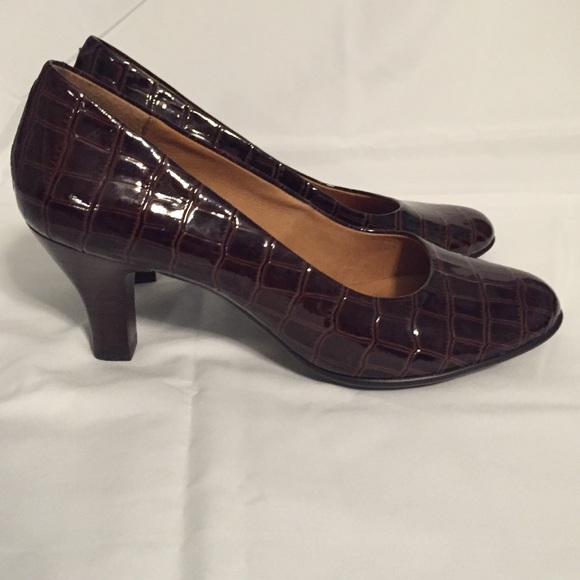 SOFFT Patent Leather Croc Embossed Pumps was$35