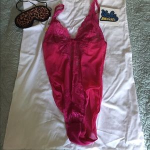 NWT Natori rose Bodysuit size M