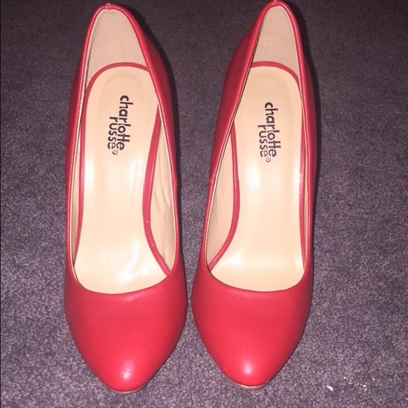 Red pumps - Picture 2 of 2