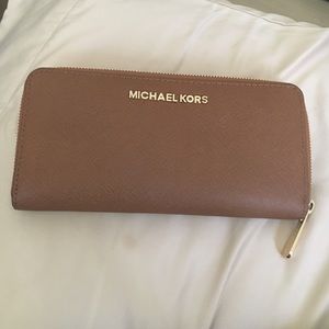 Michael Kors Jet Set Wallet