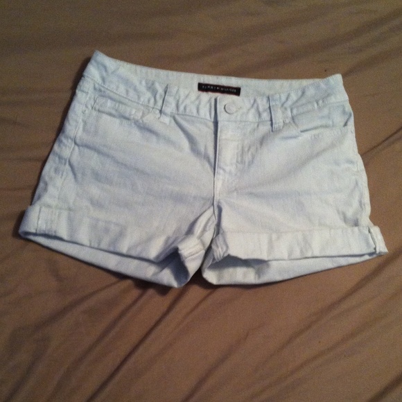 ✨✨ SOLD!!! ✨✨ White Tommy Hilfiger shorts