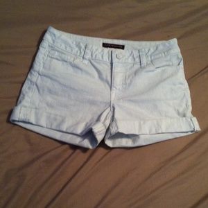 ✨✨ SOLD!!! ✨✨ White Tommy Hilfiger shorts