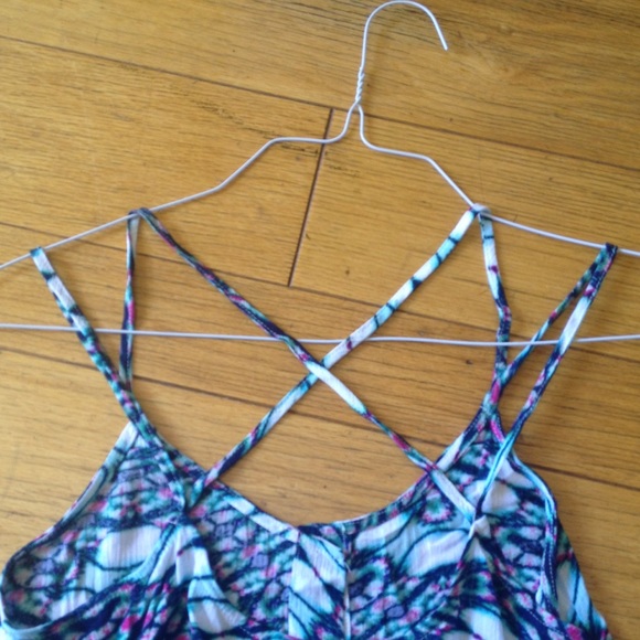 High-Low Flowy Tank Top - Picture 2 of 4