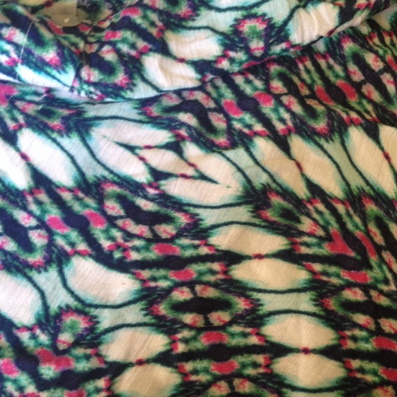 High-Low Flowy Tank Top - Picture 4 of 4