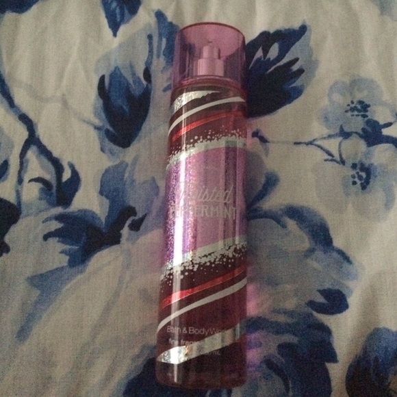 Bath and body works: Twisted Peppermint bundle - Picture 2 of 3