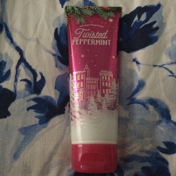 Bath and body works: Twisted Peppermint bundle - Picture 3 of 3