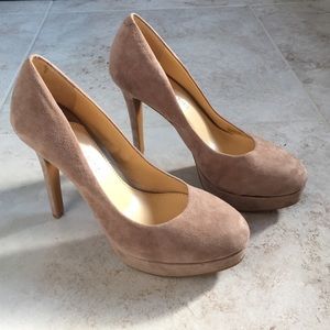 *sold* Tan suede Gianni Bini
