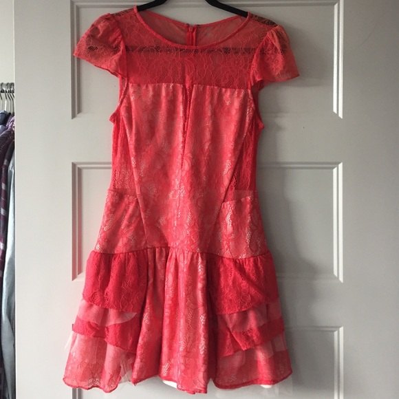 RED LACE BCBG MAXZARIA DRESS