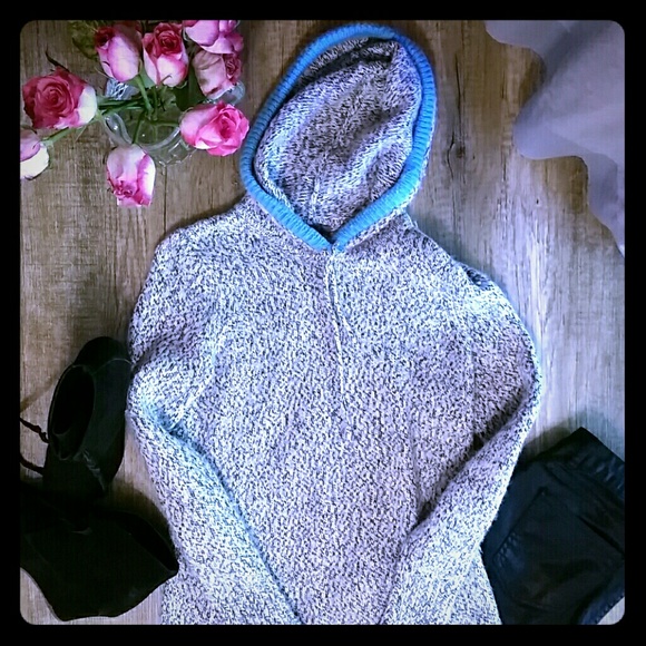 Gap sweater