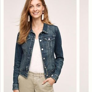 Cute denim jacket! Never worn.