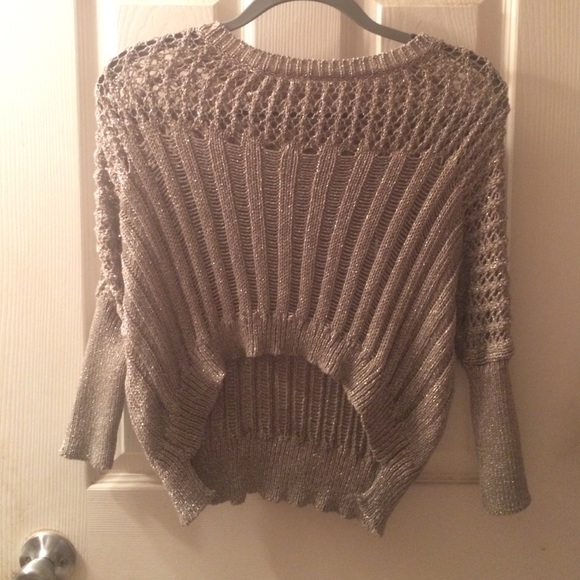 Silver loose knit sweater with meatalic threading
