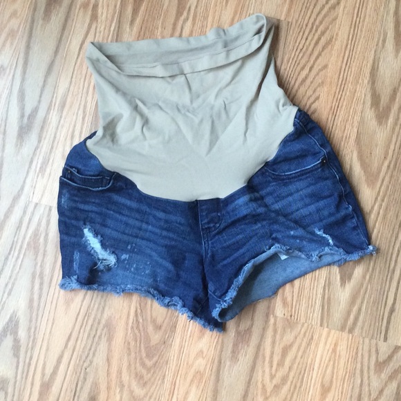 Wendy Belissimo maternity shorts- a pea in the pod