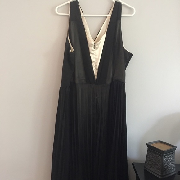 Black lace dress - Picture 3 of 3