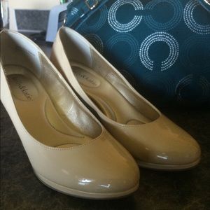 Kelly and Katie Nude Heels