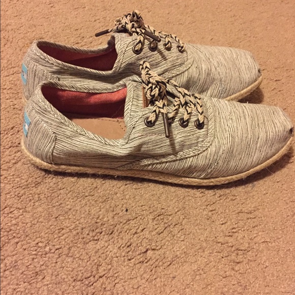 ❌Sold❌Lace up toms