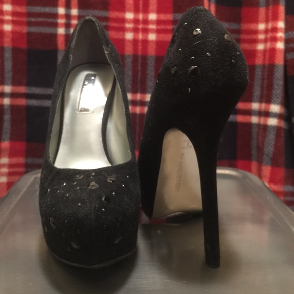 Black H by Halston platform stilettos- all offers - Picture 2 of 3