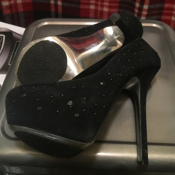 Black H by Halston platform stilettos- all offers - Picture 3 of 3