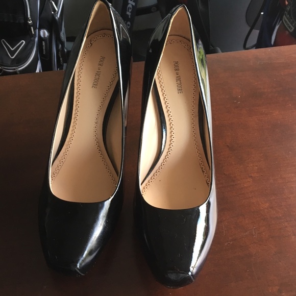 POUR LA VICTORIE BLACK HEELS