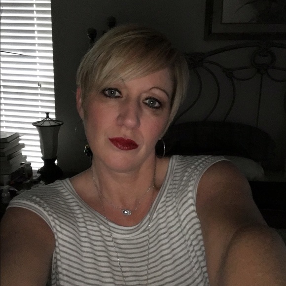 Meet your Posher, Danielle - Picture 1 of 1