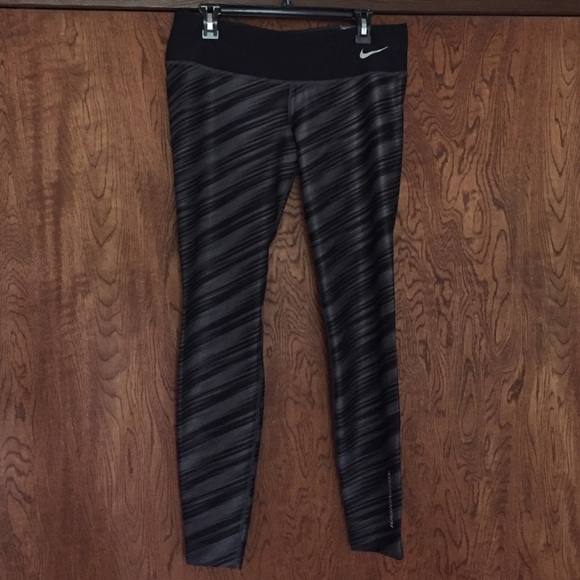 Nike Legend 2.0 Tight Fit athletic pants UW💜