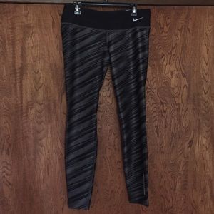 Nike Legend 2.0 Tight Fit athletic pants UW💜