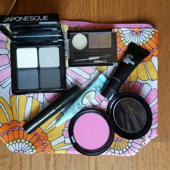 Makeup bundle - Picture 2 of 2
