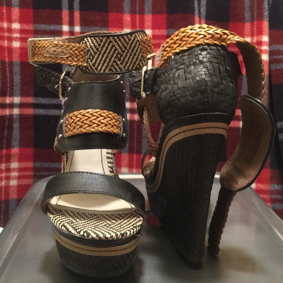Ankle strap tribal wedges - make an offer - Picture 1 of 4
