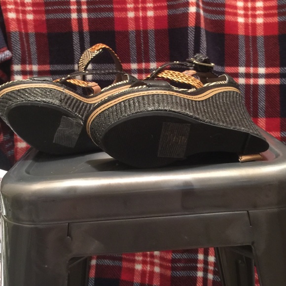 Ankle strap tribal wedges - make an offer - Picture 3 of 4