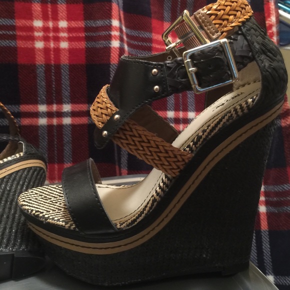 Ankle strap tribal wedges - make an offer - Picture 4 of 4