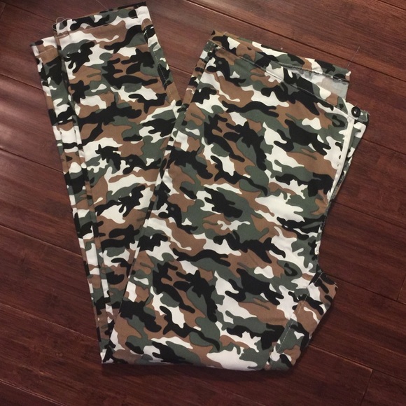 Camo skinny pants