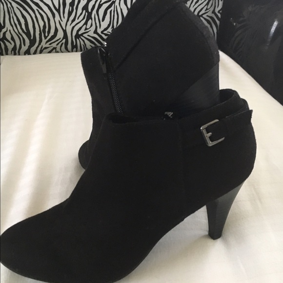 Shoes - Picture 2 of 3