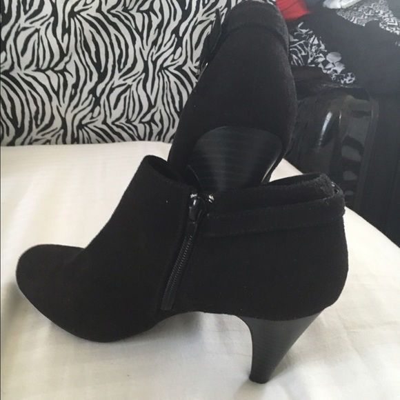 Shoes - Picture 3 of 3