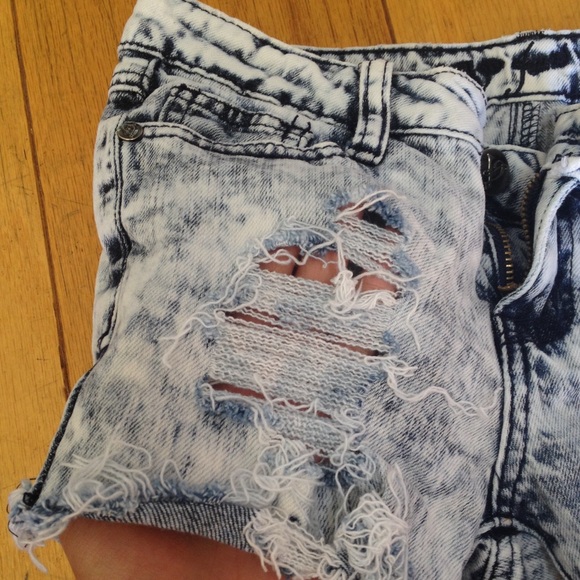 Distressed, acid wash jean shorts. - Picture 2 of 4