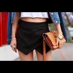 ASYMMETRICAL SHORTS |