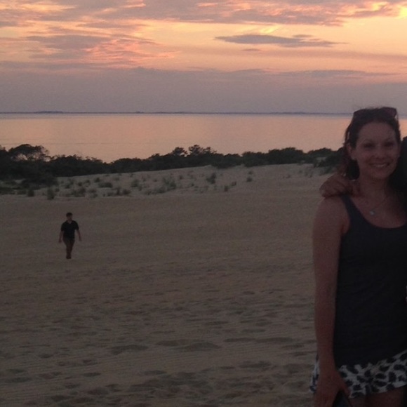 Meet the Posher - HI! I'm Caroline! 😎 - Picture 2 of 3