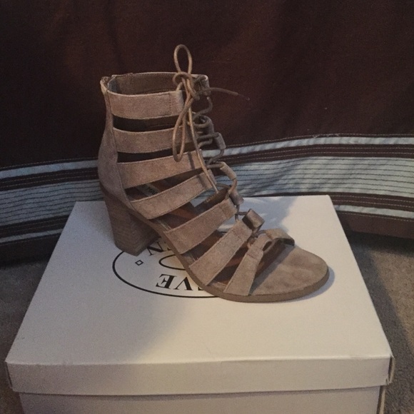 Steve Madden Shoes - Steve Madden lace up sandals