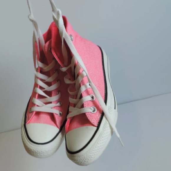 ❌SOLD❌ high top chuck Taylor converse shoes - Picture 4 of 4