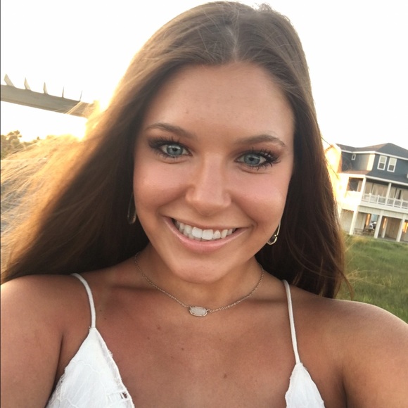 Meet your Posher, Holli