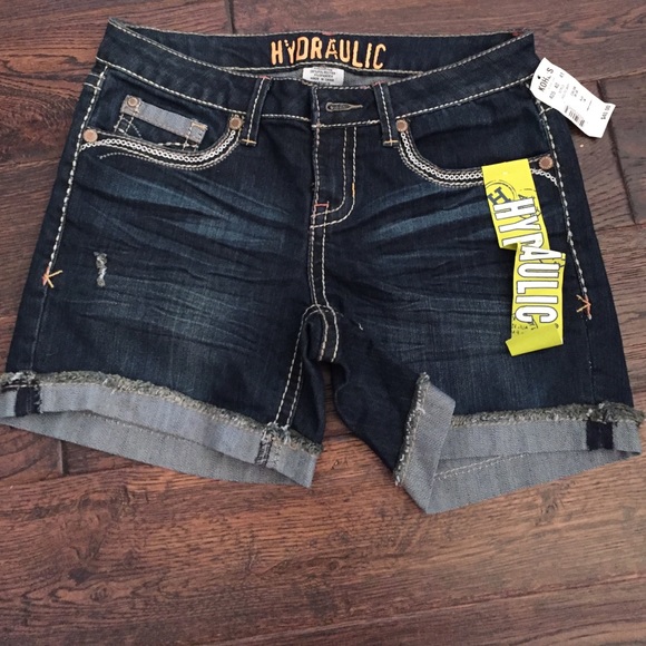 Hydraulic jean shorts