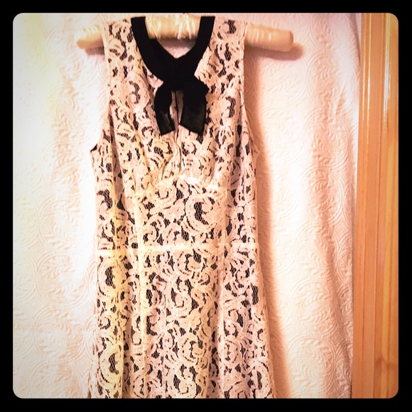 Pretty  Black & White Lace Dress