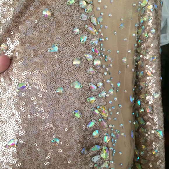 Formal dress. - Picture 2 of 3