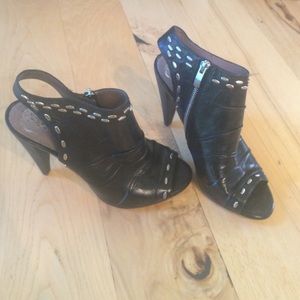 Vince Camuto 👠 peep toe heels!!