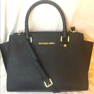 MICHAEL KORS SELMA BAG BLACK